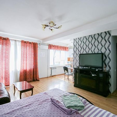 Апартаменты Возле Метро Кловская Kiev Exterior foto